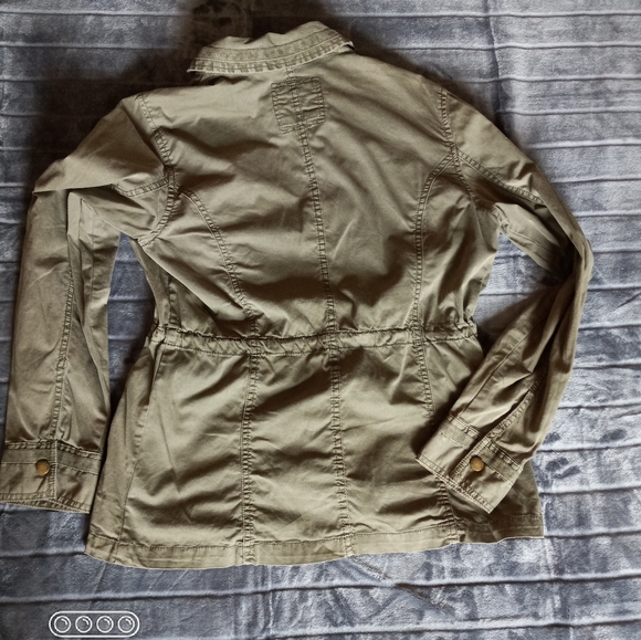 Army Green Zip-up Light Jacket - Picture 14 of 16